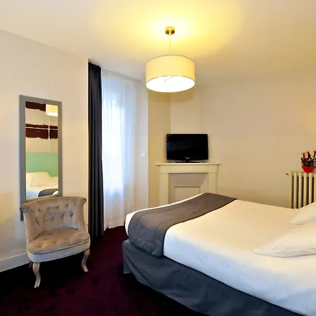 ホテル Logis Le 3*